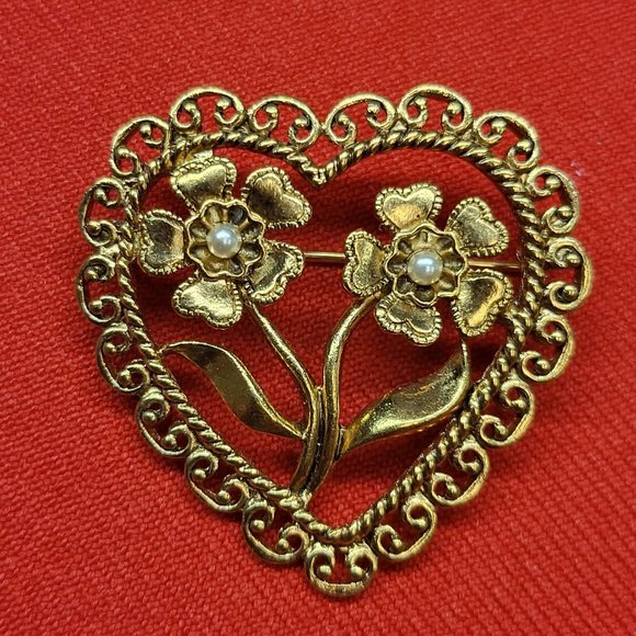 VTG Open Gold Tone Filigree Heart Floral  Faux Pearl Center Pin Brooch - Picture 1 of 11